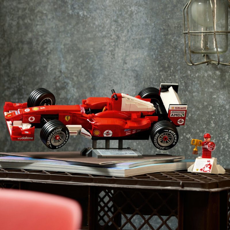 LEGO® Icons 11375 Ferrari F2004 a Michael Schumacher