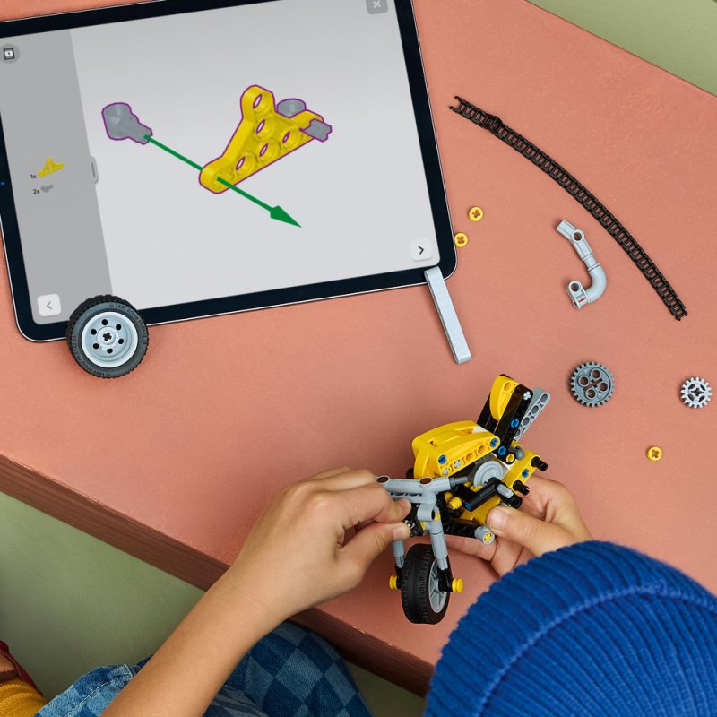 LEGO® Technic 42225 Žlutá motorka