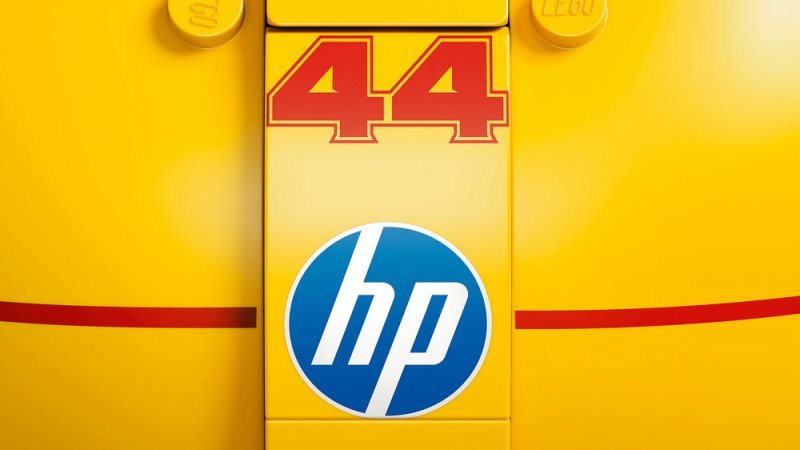 LEGO® Editions 43022 Helma Lewis Hamilton ze Scuderia Ferrari HP