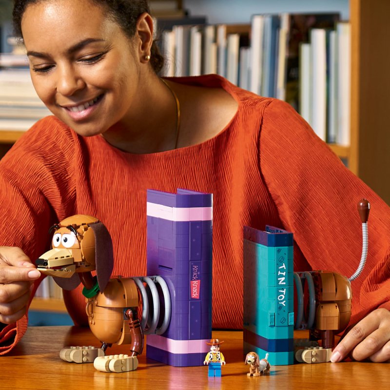 LEGO® │ Disney a Pixar 43301 Knižní zarážky: Slinky z filmu Toy Story