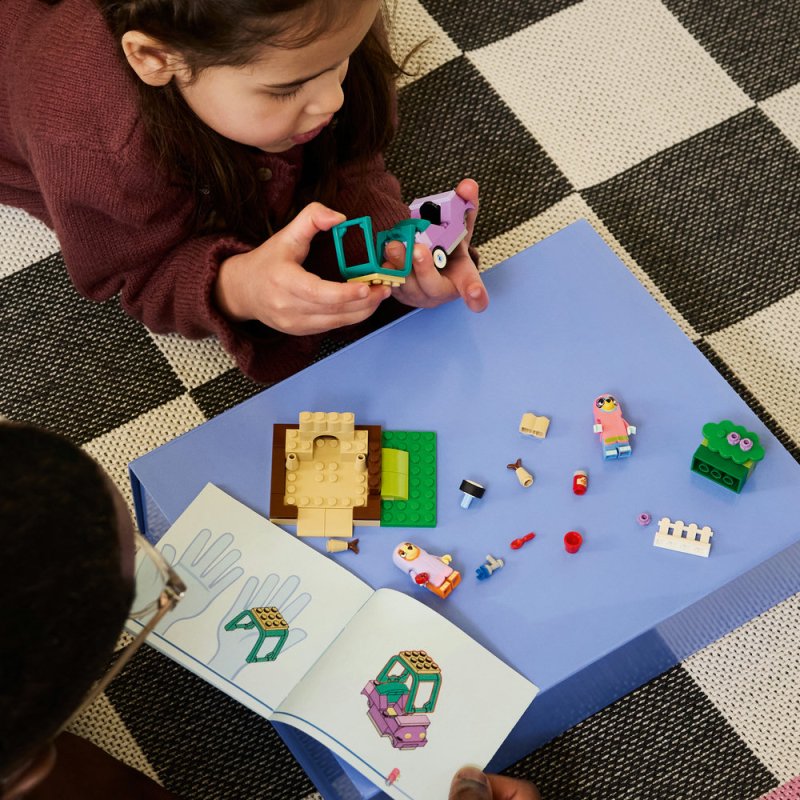 LEGO® Bluey 11216 Bingo, Bluey a babičky
