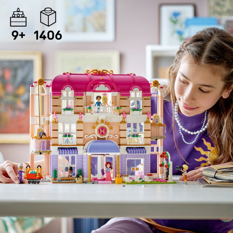 LEGO® Friends 42704 Grand Hotel v městečku Heartlake