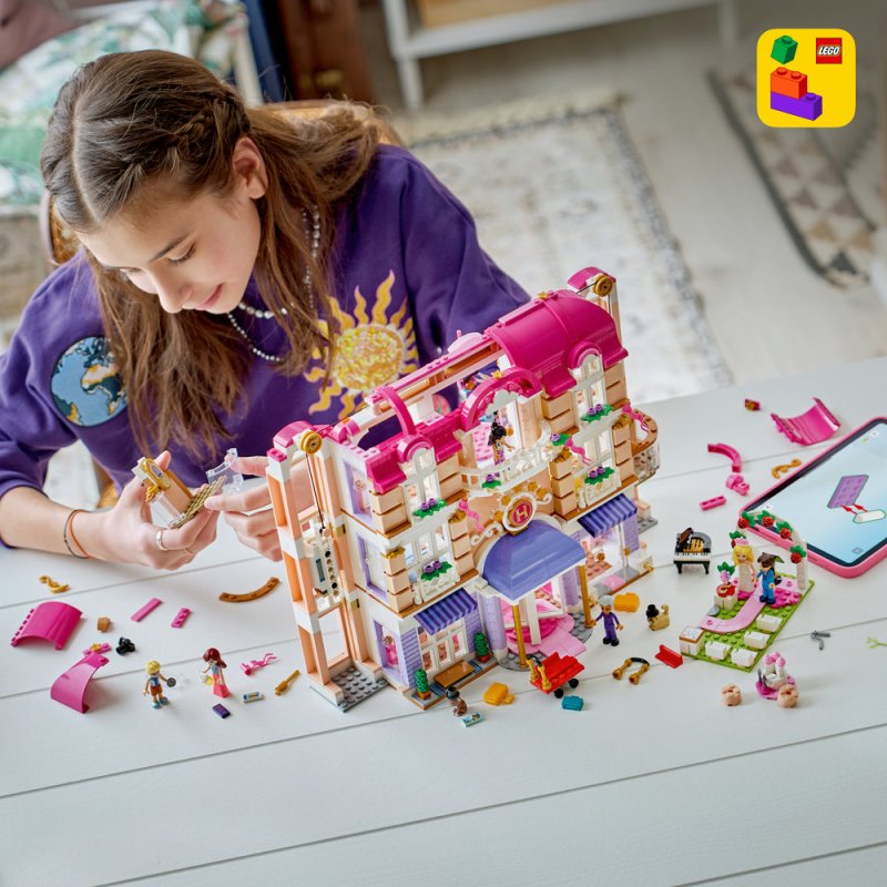 LEGO® Friends 42704 Grand Hotel v městečku Heartlake