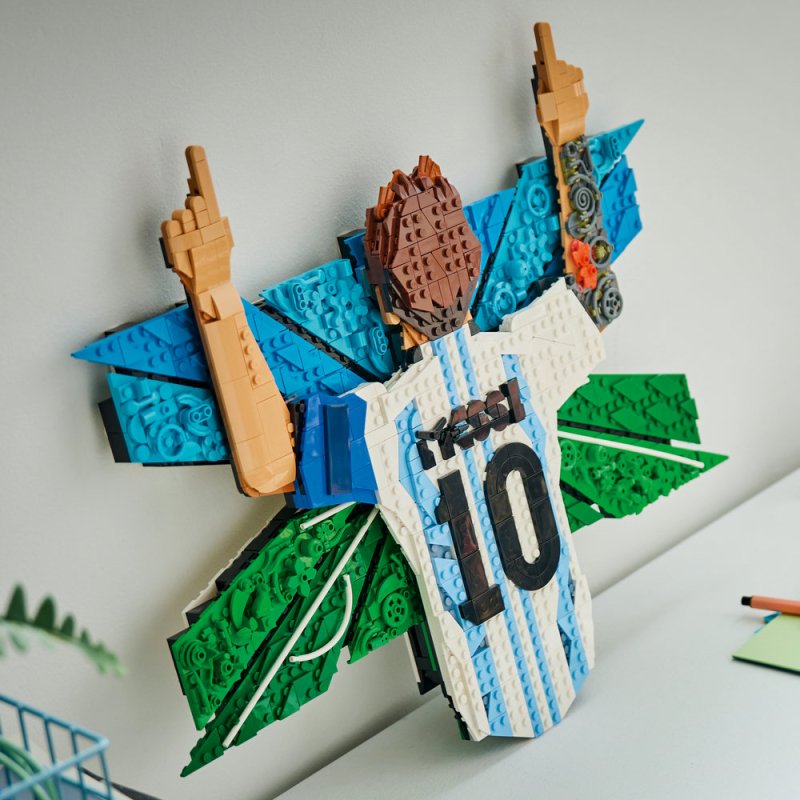 LEGO® Editions 43018 Lionel Messi – Okamžik vítězství