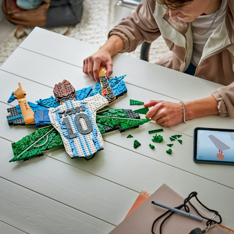 LEGO® Editions 43018 Lionel Messi – Okamžik vítězství