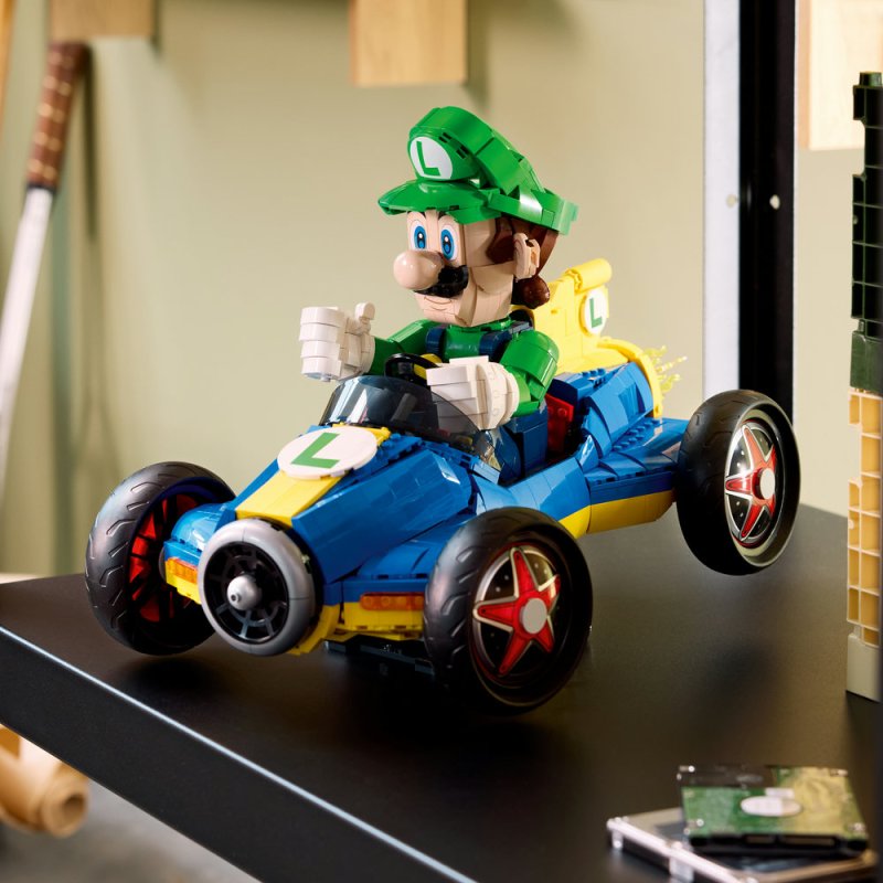 LEGO® Super Mario™ 72050 Mario Kart™ – Luigi a Mach 8
