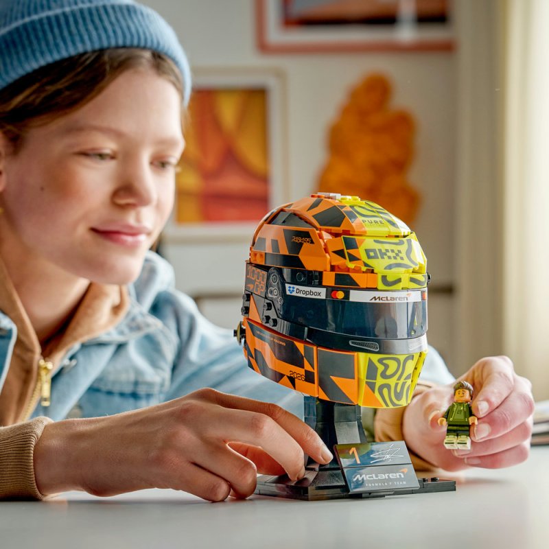 LEGO® Editions 43023 Helma Lando Norris z týmu McLaren Mastercard F1®