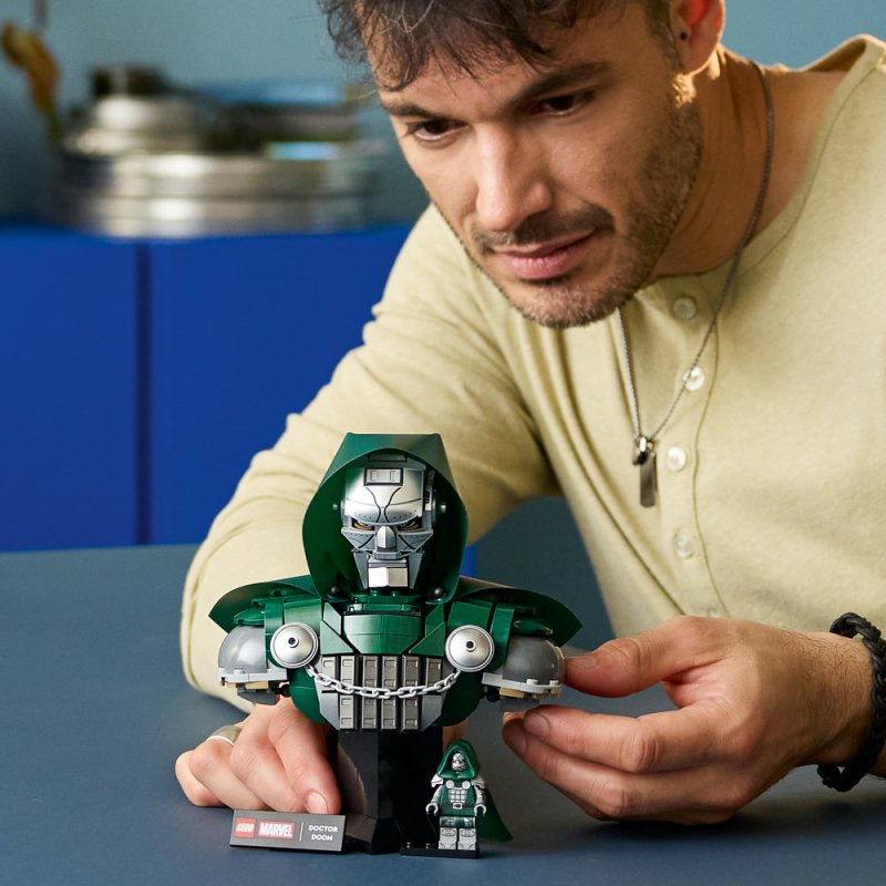LEGO® │ Marvel 76345 Busta Doktora Dooma