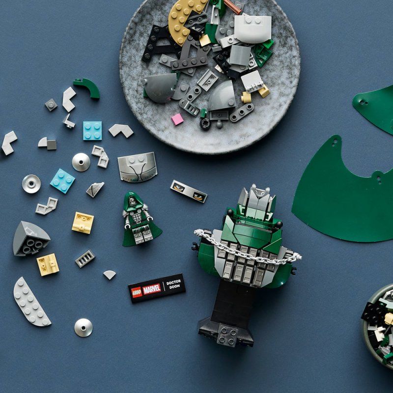 LEGO® │ Marvel 76345 Busta Doktora Dooma