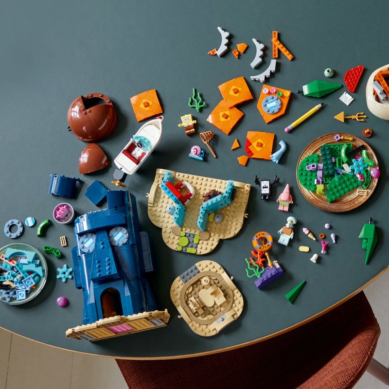 LEGO® Icons 11386 Spongebob v kalhotách: Zátiší Bikin