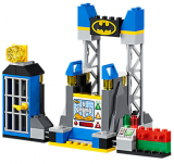 LEGO Juniors Joker™ útočí na Batcave 10753