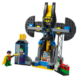 LEGO Juniors Joker™ útočí na Batcave 10753