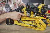 LEGO® Technic 42131 Buldozer Cat® D11 ovládaný aplikací