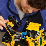 LEGO® Technic 42209 Kolový nakladač Volvo L120 Electric
