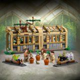 LEGO® Harry Potter™ 76445 Bradavický hrad: Hodina bylinkářství