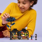 LEGO® Wednesday 76784 Černá jiřina