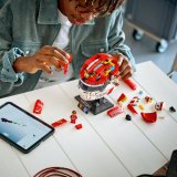 LEGO® Editions 43014 Helma Charles Leclerc ze Scuderia Ferrari HP